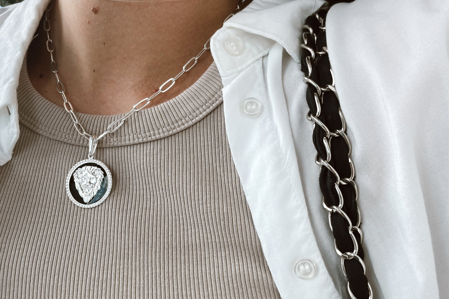 Collar Lion plateado