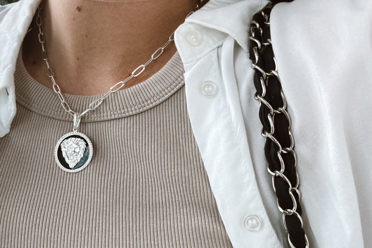 Collar Lion plateado