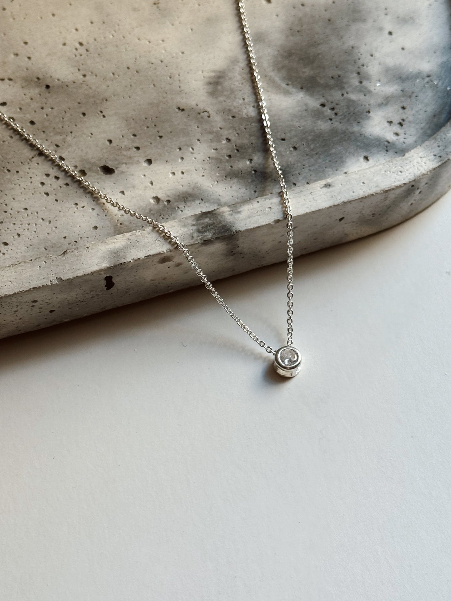 Collar Punto de luz plata