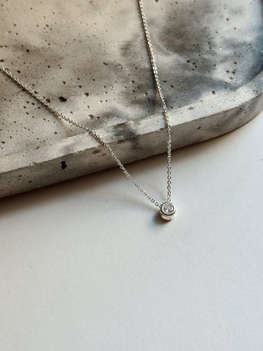 Collar Punto de luz plata