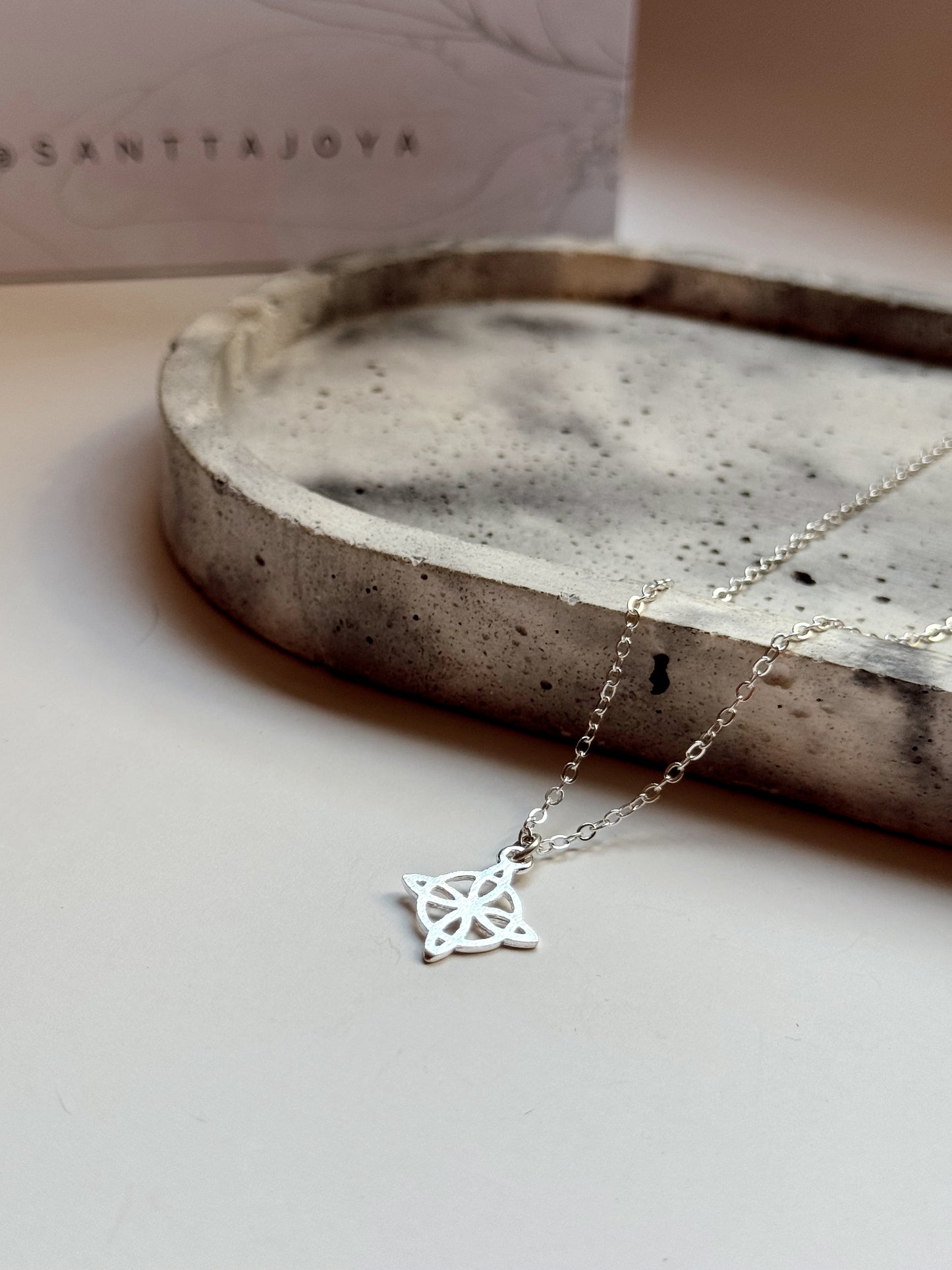 Collar amuleto plata