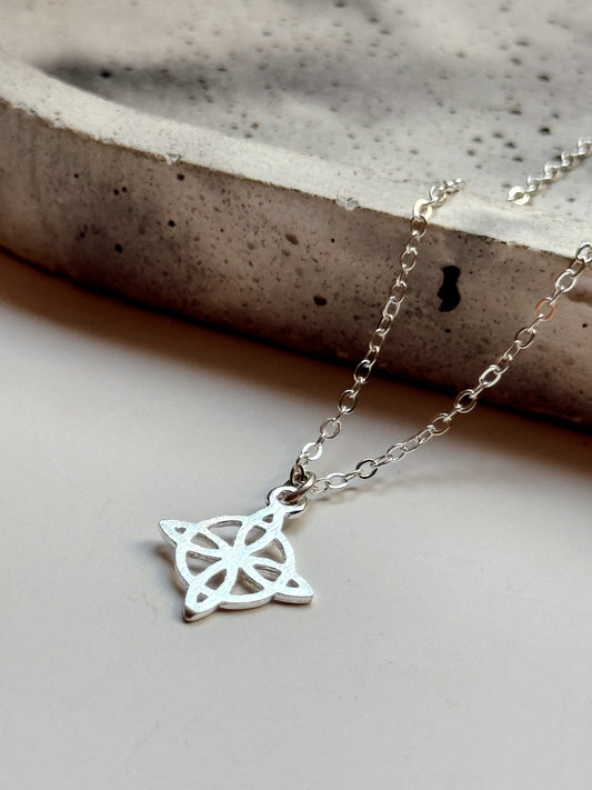 Collar amuleto plata